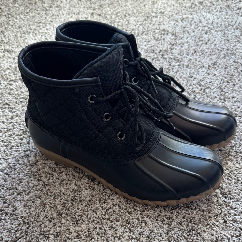 Women's Black Quilted Lace-Up Duck Boots